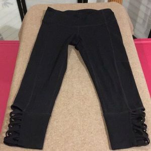 Black Athleta capris w/cutout leg design Size XS
